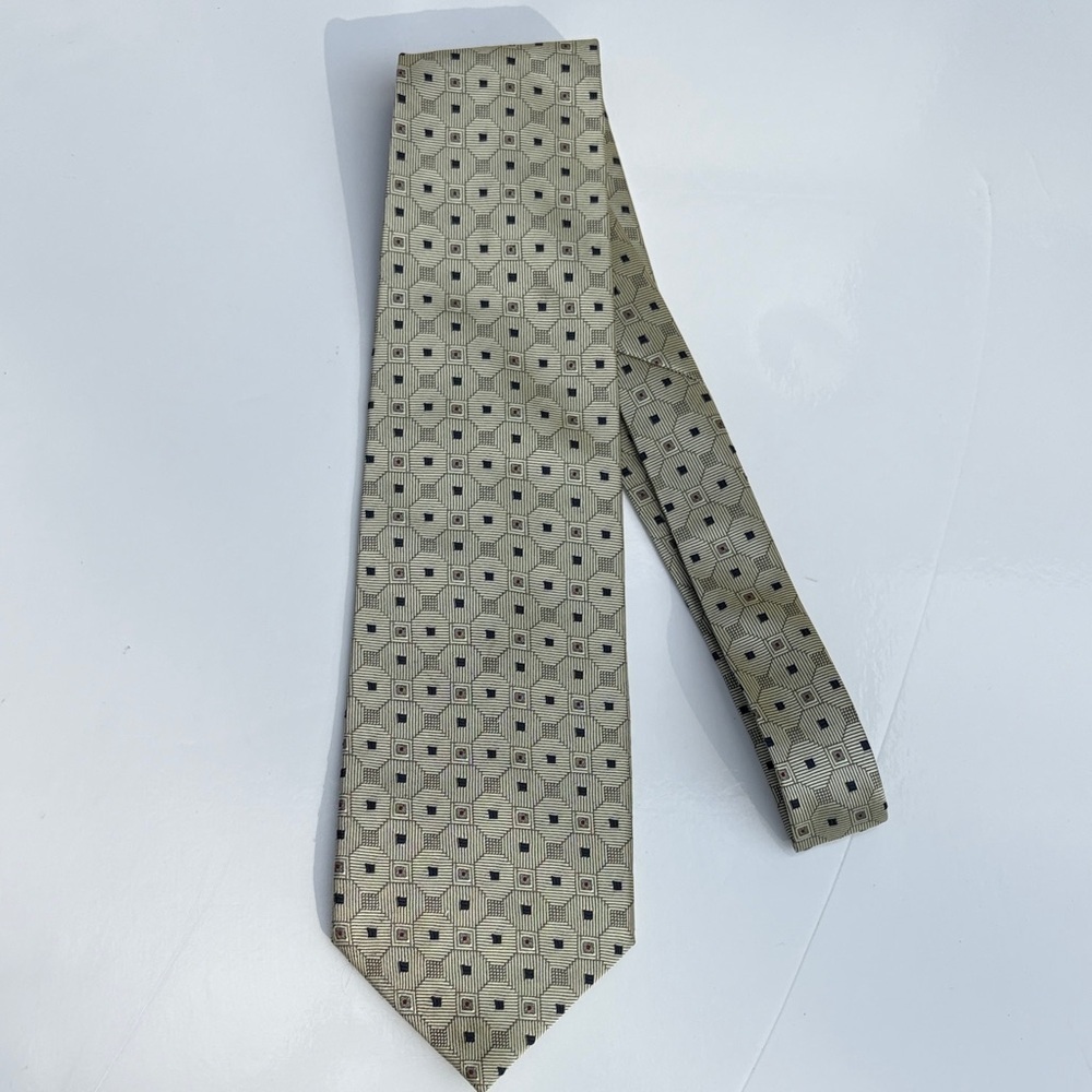 Giorgio Armani Elegant Patterned Tie